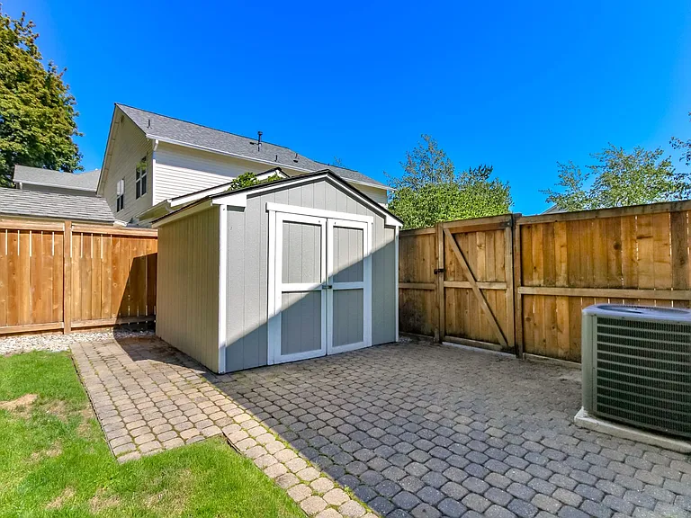 1661 Jensen Ave — Photo 47