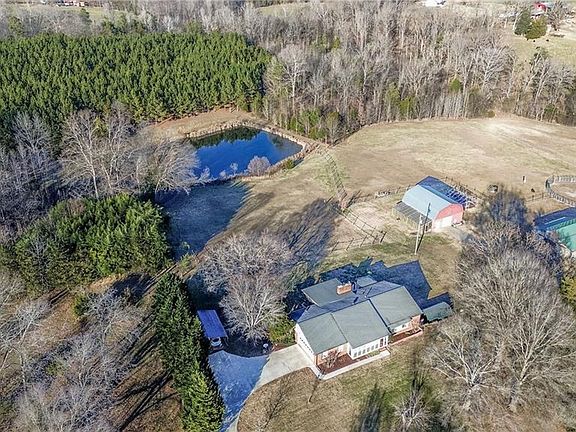 2nd image of 646 Longview Rd