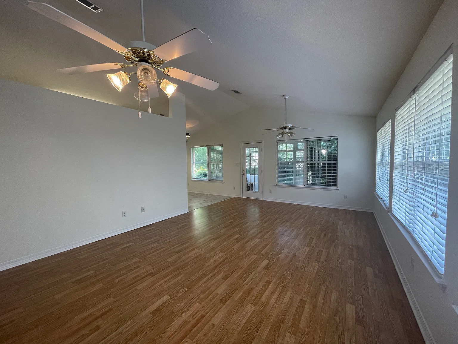 Available Mid November Move-In! 3 Bed/2 Bath In Fairhope — Photo 3