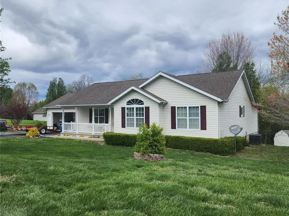 1020 Applewood Ln, Anna, IL 62906