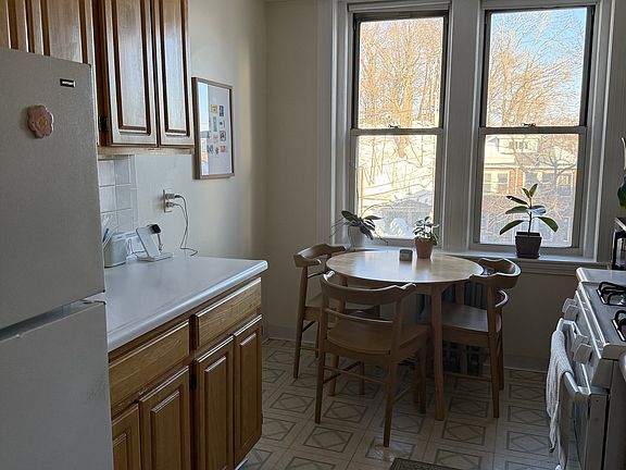 3rd image of 24 Colborne Rd APT 14