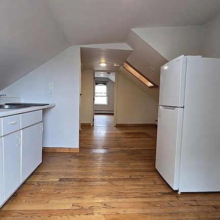 5th image of 164 Auburn St #6