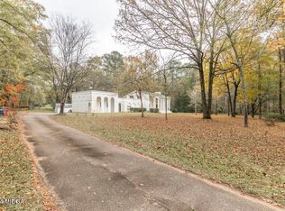 6909 Forsyth Rd, Macon, GA 31210