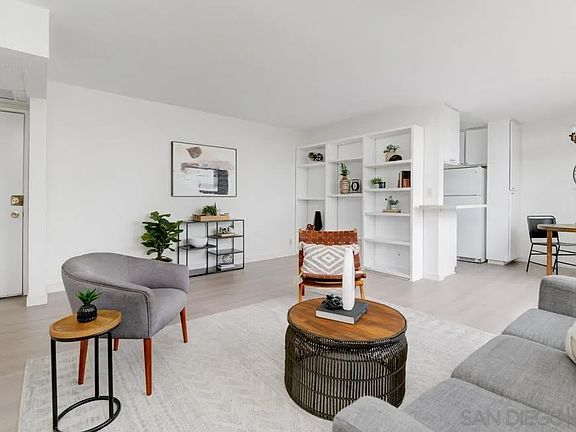 4th image of 1907 Robinson Ave Unit 307