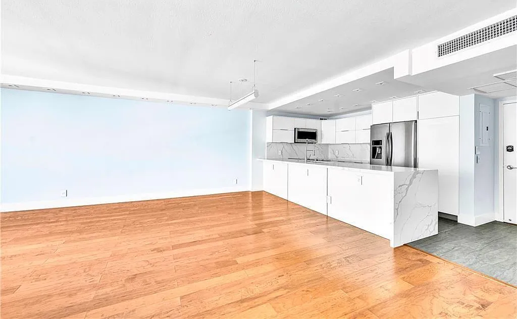 1 bed, 1.5 bath, 890 sqft, $3,150 — Photo 4