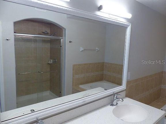 4th image of 400 Virginia Dr