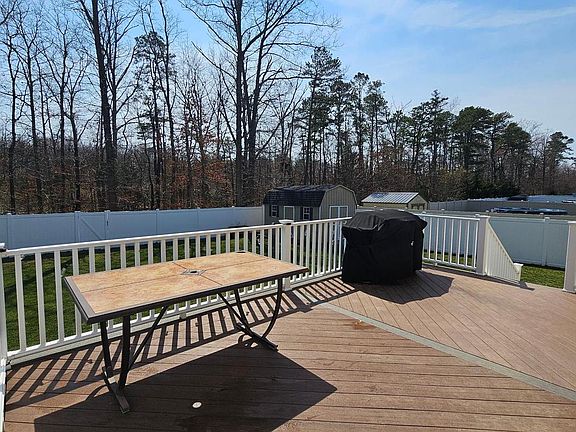 5th image of 114 Lauren Ct