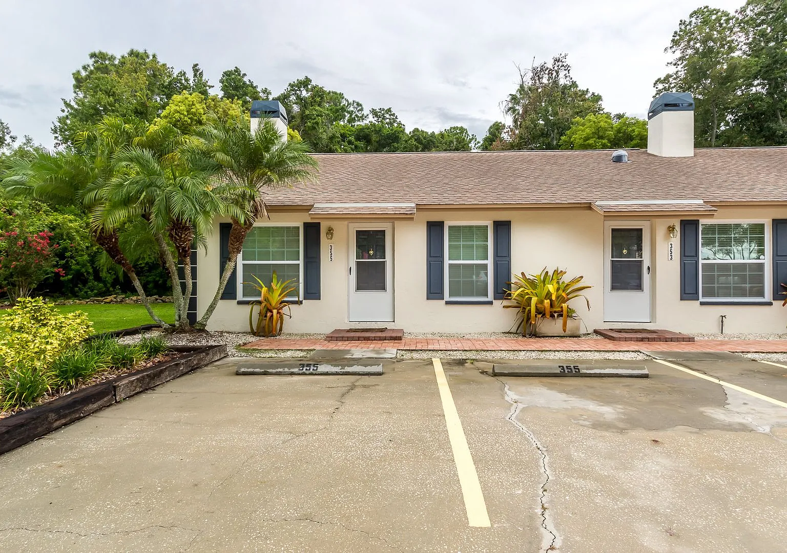 2BR/2BA End Unit, Completely Remodeled! LARGO! — Photo 3