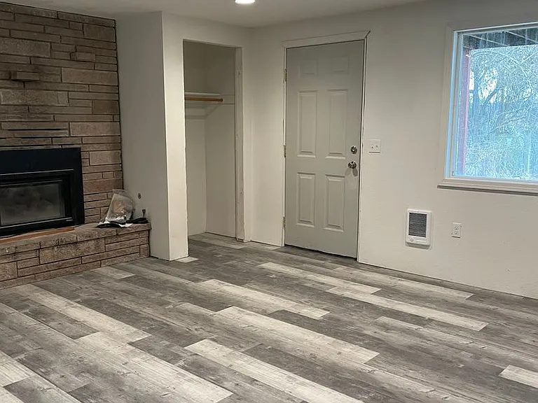 1190 N Mountain View Rd — Photo 5