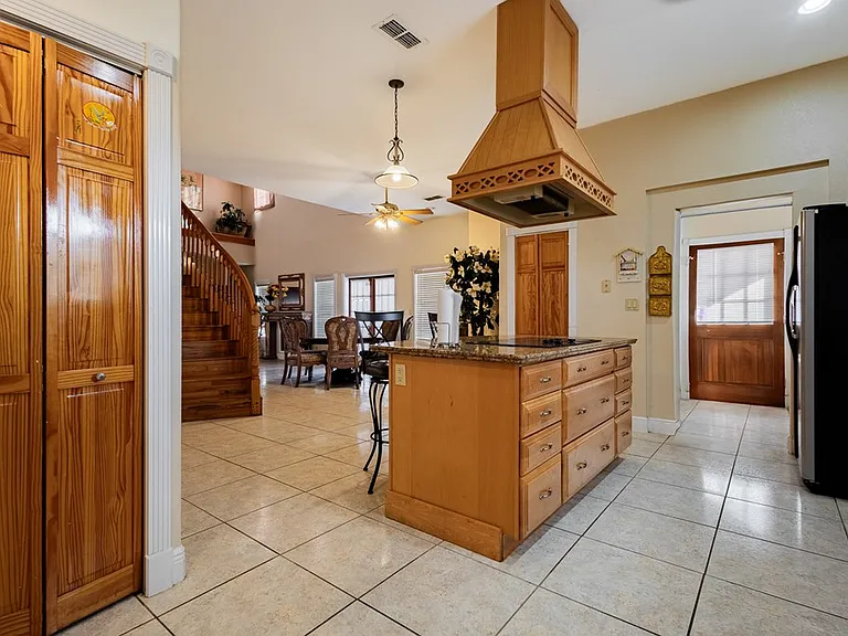 2201 Zacatecas Dr — Photo 21