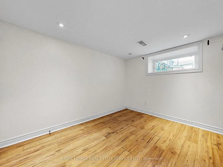 119 Essex St #LOWER — Photo 11