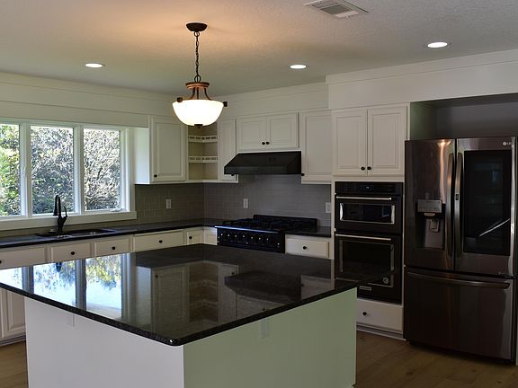 5th image of 84 W Woodridge Dr