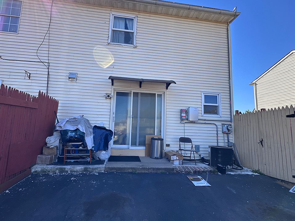 2nd image of 411 Acorn St