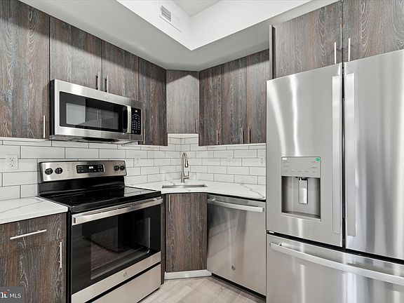 2nd image of 516 W Susquehanna Ave #2L