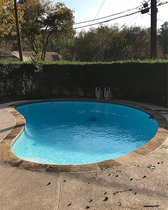 2nd image of 859 Sylvania Dr