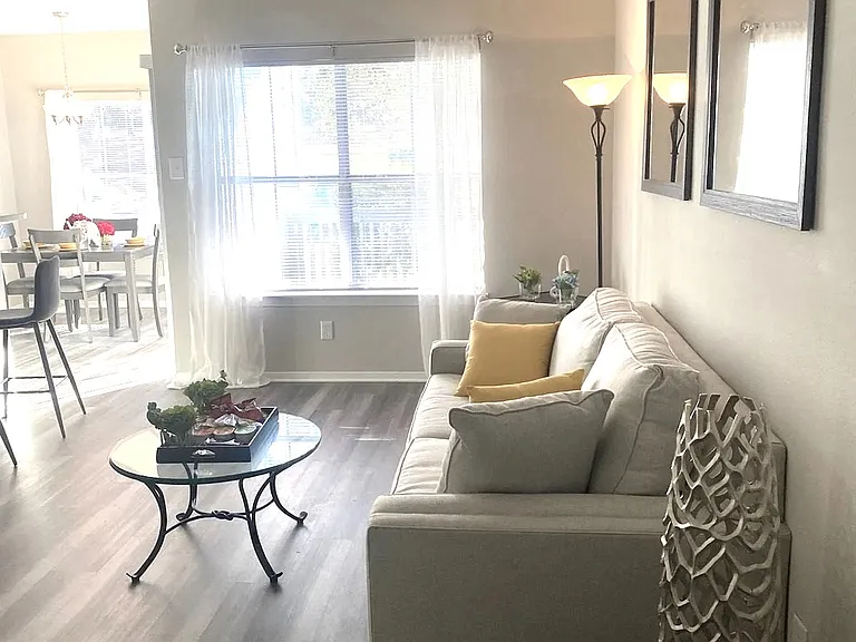 Waterford Square Apartments — Photo 13