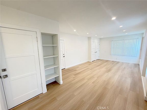 5th image of 4123 Ocean View Blvd #3