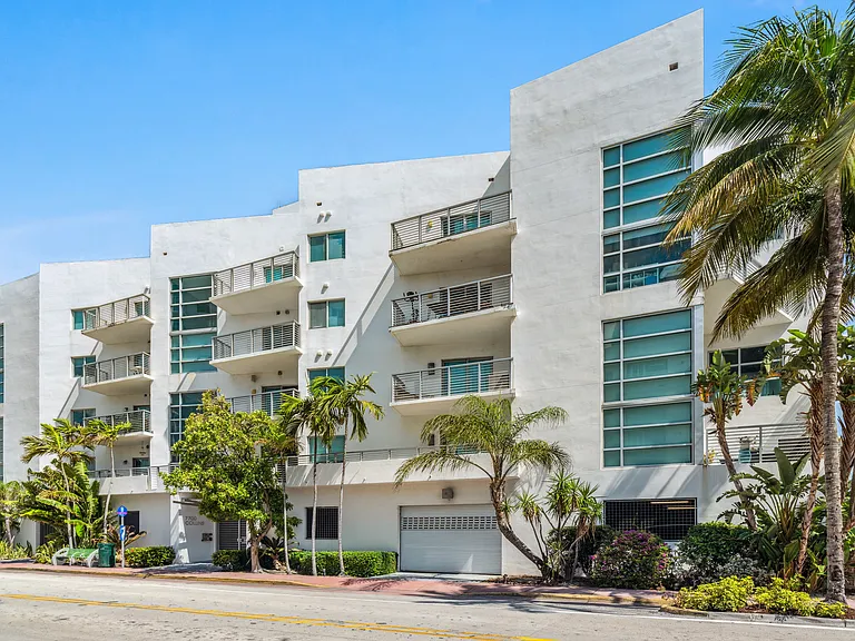 7700 Collins Ave #3 — Photo 10