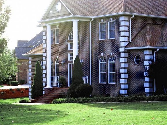 2nd image of 1135 Willow Creek Dr