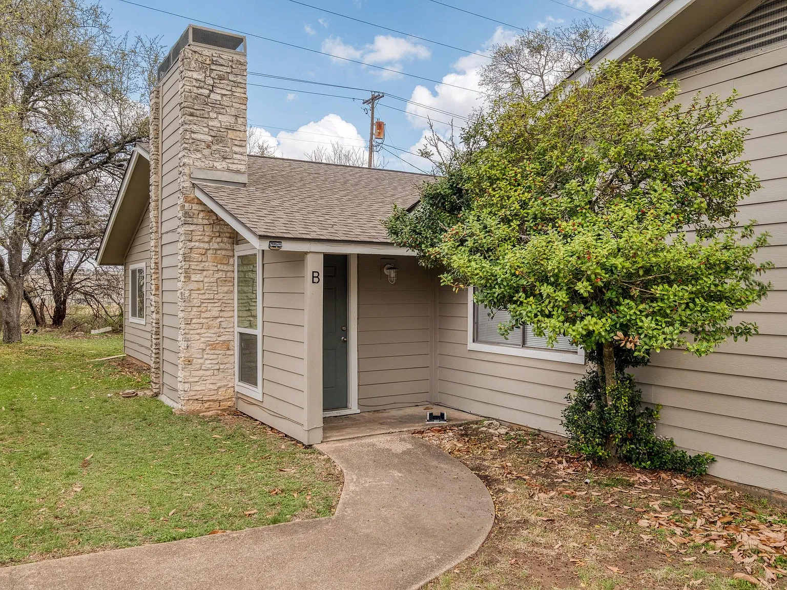 3 bed, 2.0 bath, 1020 sqft, $1,750 — Photo 1