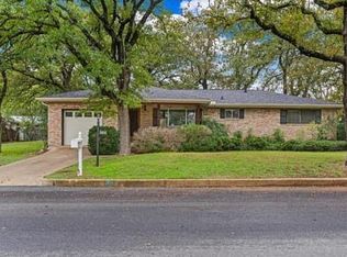 305 Tanglewood Dr, Fredericksburg, TX 78624