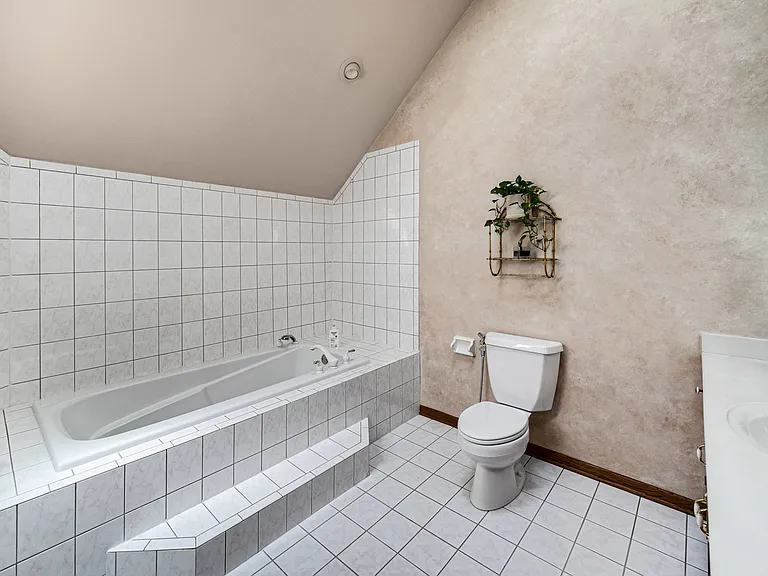 15538 Royal Glen Ct — Photo 9