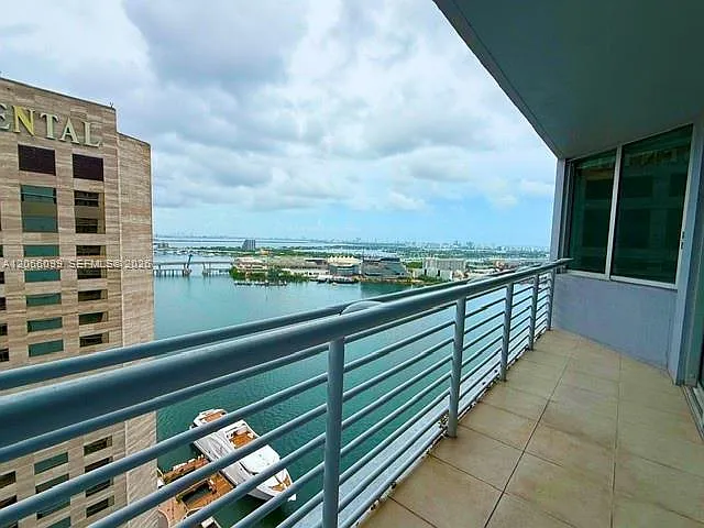 One Miami East — Photo 2