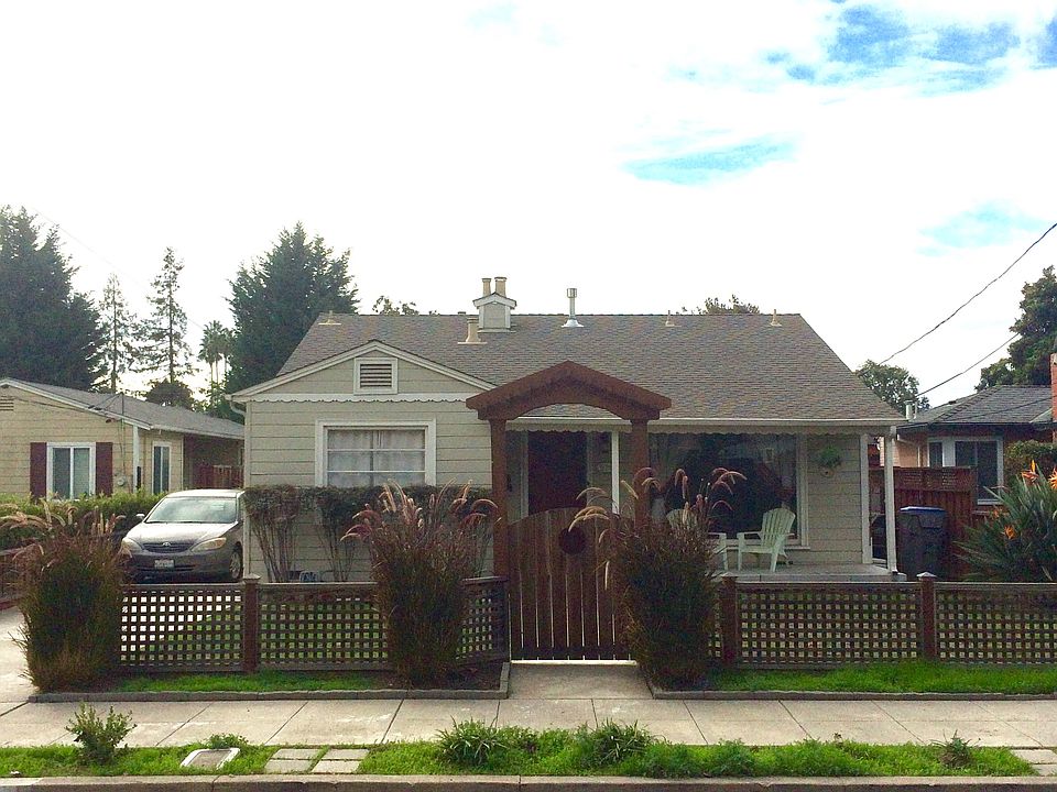 Street view of the entry 