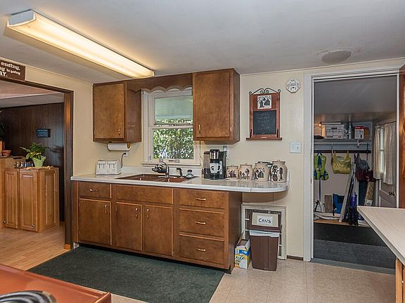 3rd image of 162 Peterson Dr