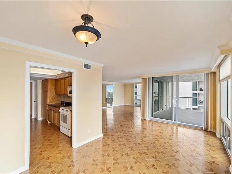 1111 N Gulfstream Ave #16C — Photo 10
