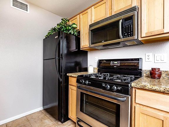 4th image of 5011 Bremner Way Unit 4