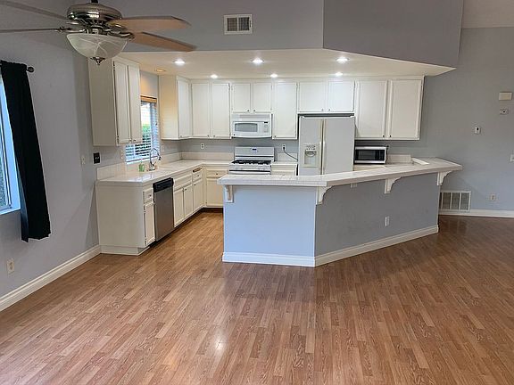 3rd image of 637 Dane Dr