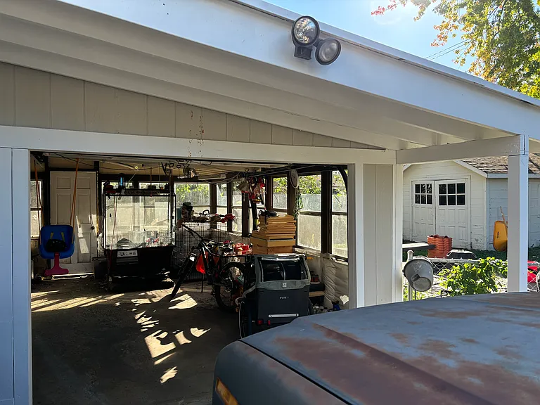 Exterior, garage
