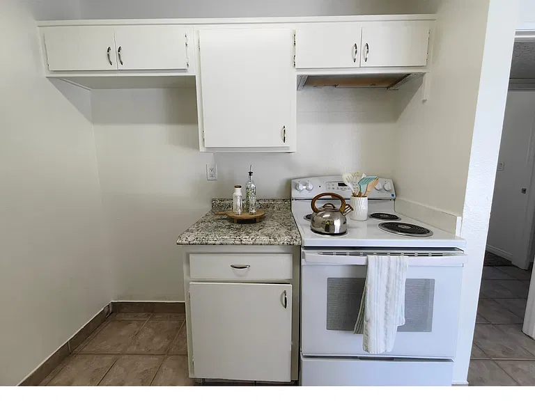 904 W Victoria Ave #160 — Photo 5