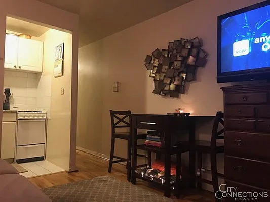 Rented by City Connections Realty | media 3