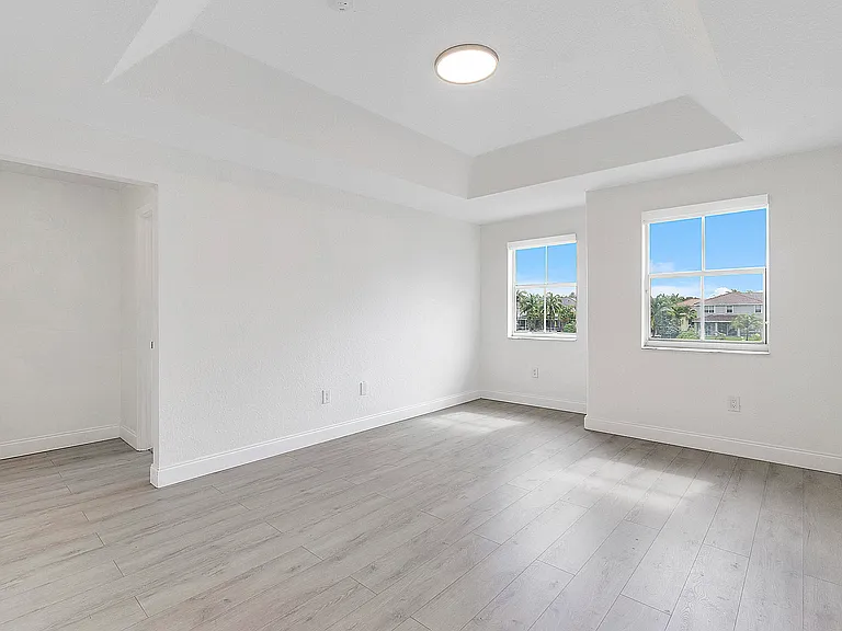 3923 SW 169th Ter — Photo 17