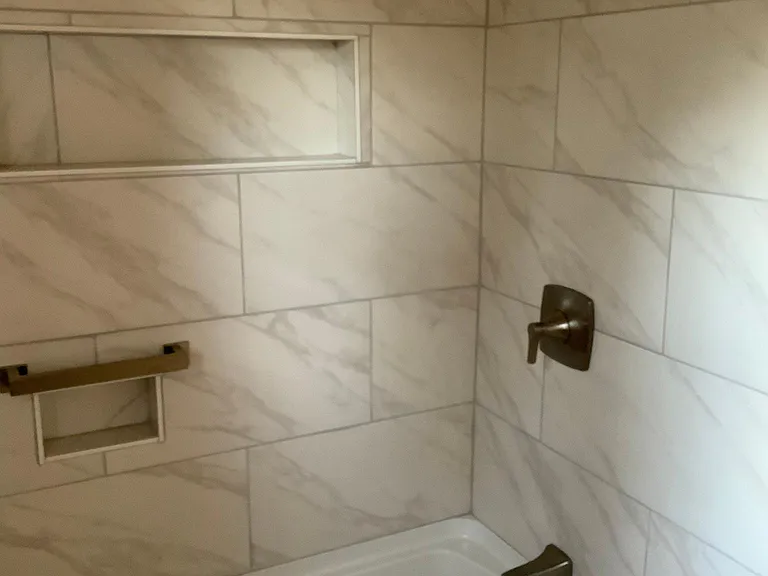 Main bathroom continued