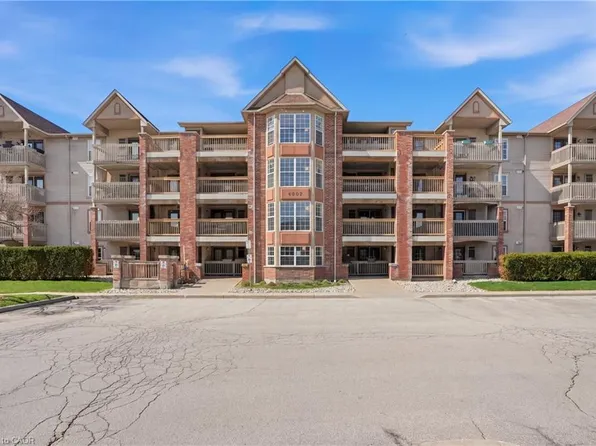 4003 Kilmer Dr #207, Burlington, ON L7M 4M1