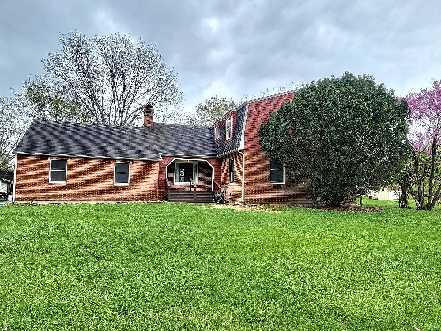 1775 Vista Dr photo 1