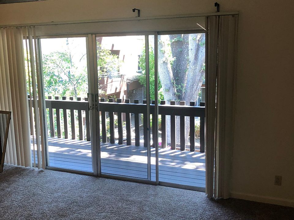 1st image of 7-1320 Creekside Dr #7