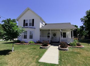 52 7th St N, Central City, IA 52214