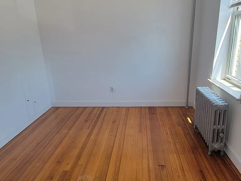 21-39 29th St #10 — Photo 10