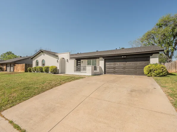 217 Cooper Dr, Hurst, TX 76053