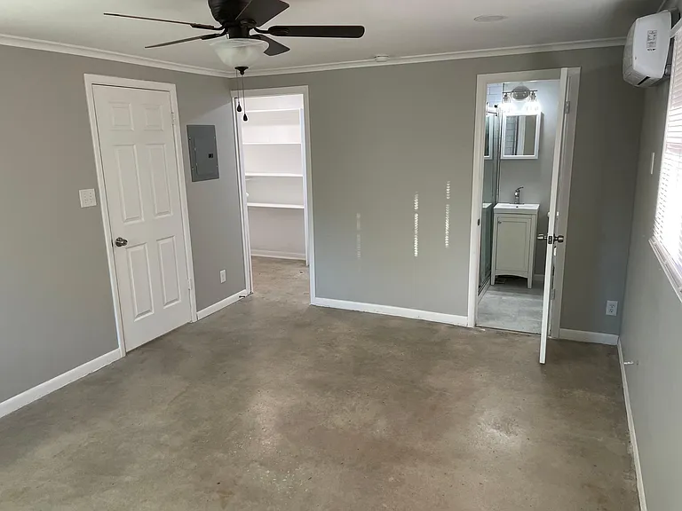 1402 E 12th St #5 — Photo 15
