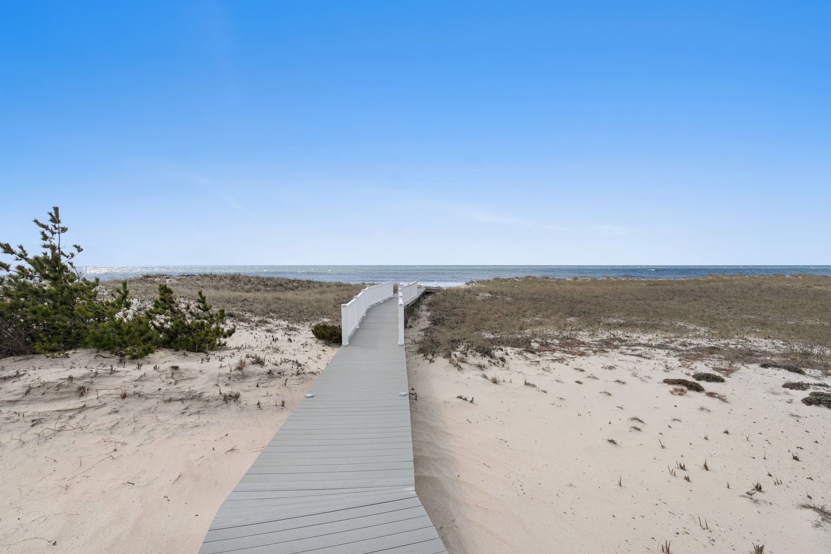  The Sandpiper's private beach access.