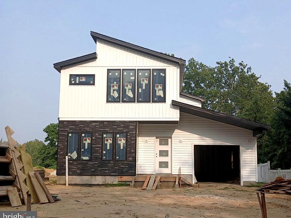 1st image of 220 S Jefferson Ave
