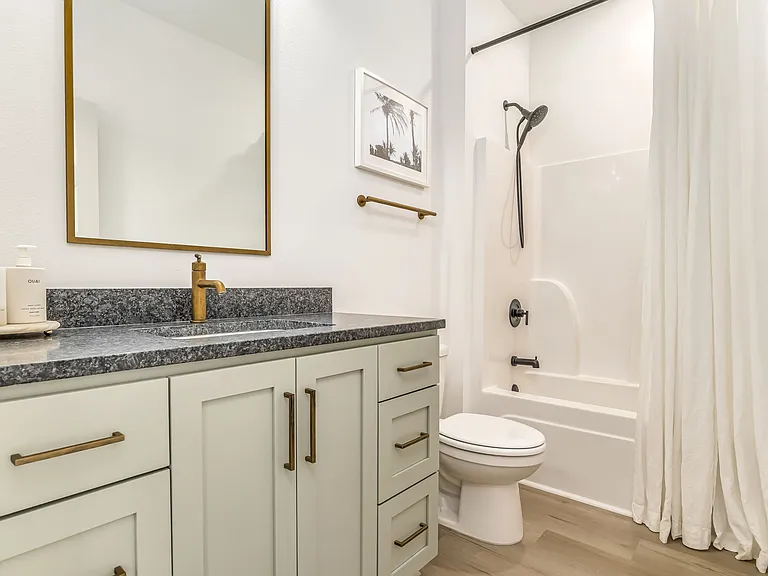 913 W Jackson St — Photo 31