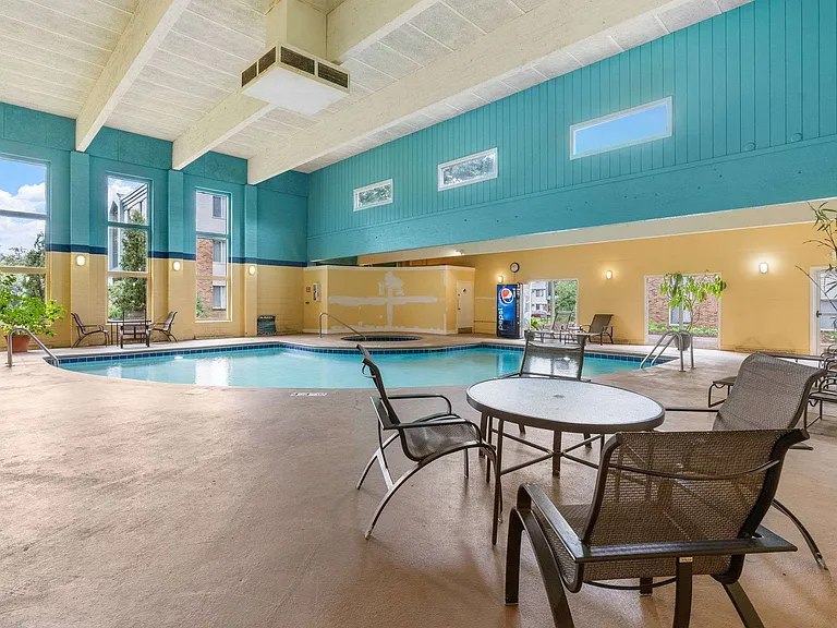 Como Park Apartments — Photo 38