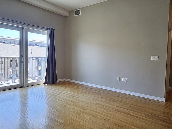 4th image of 1950 N Logan St APT 509