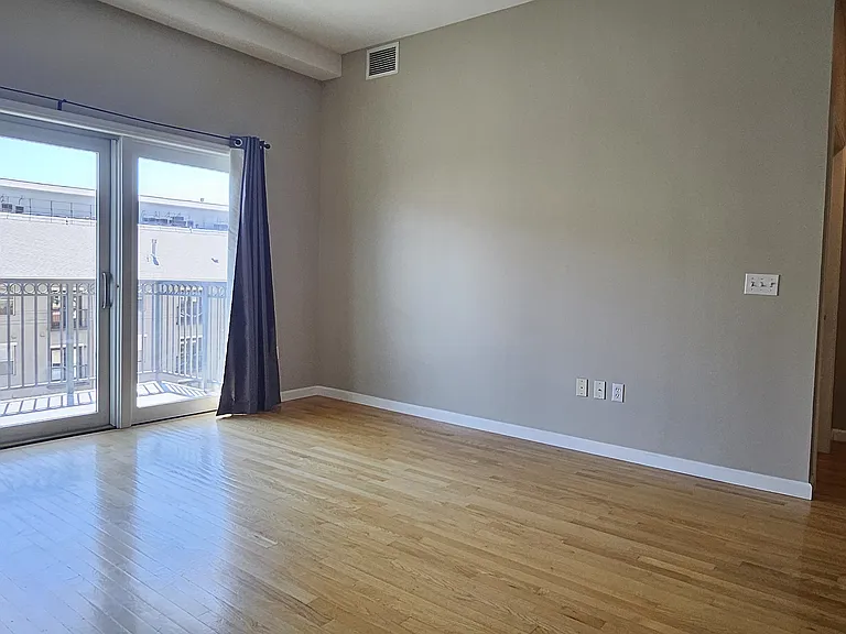 1950 N Logan St #509 — Photo 4